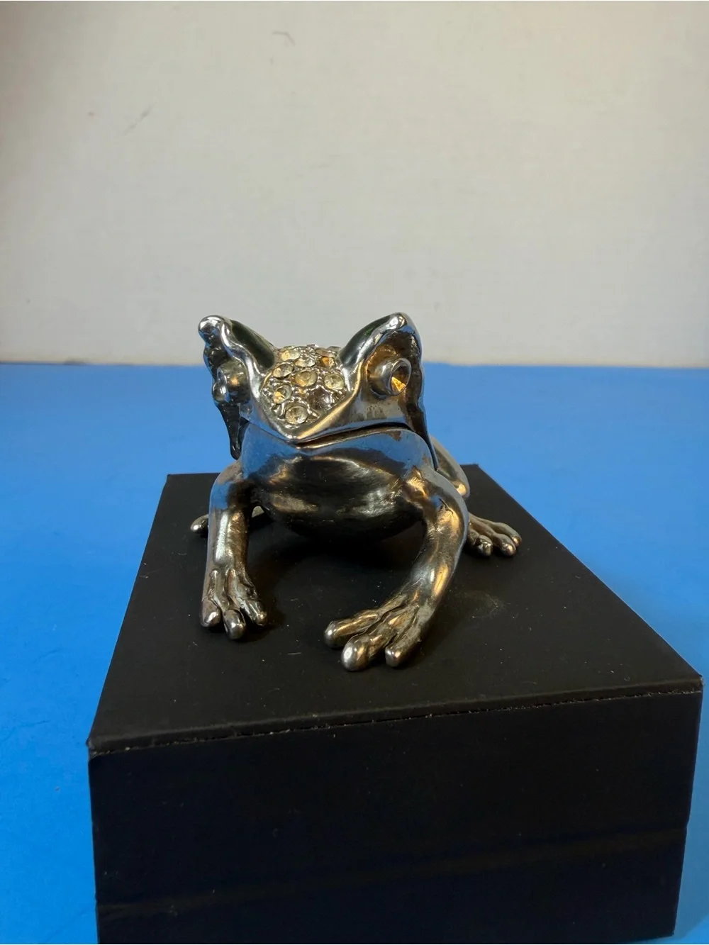 N/A stylish silver